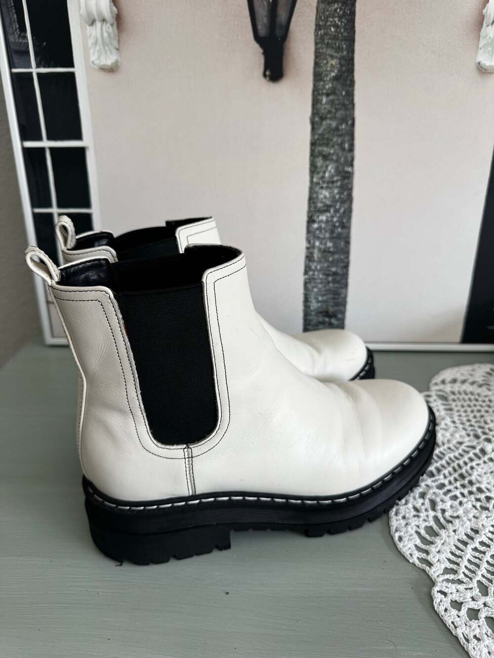 MARC FISHER White BLACK Chelsea Ankle Boots Lug Sole Chunky Platform 7.5